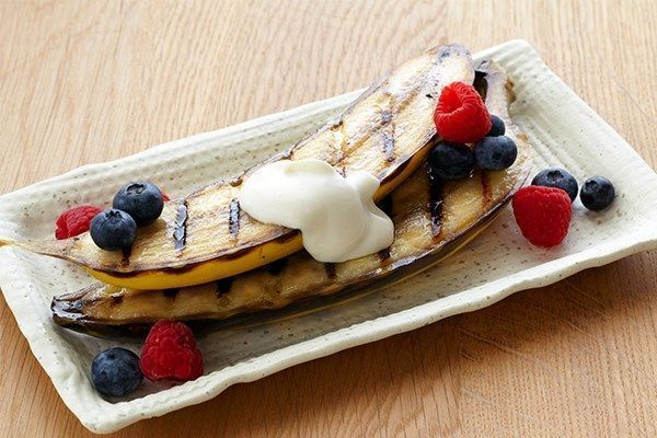 Lody z grillowanymi bananami z patelni grillowej